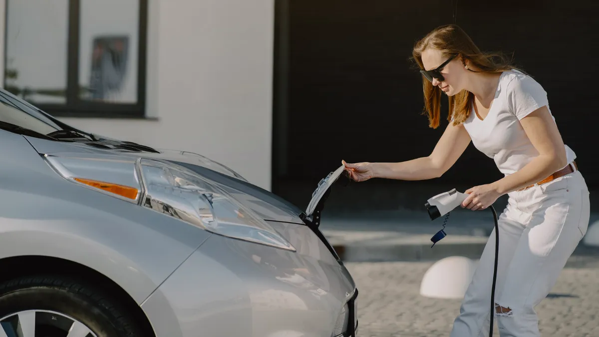 Topul celor mai vândute modele de mașini electrice din lume și clasamentul celor mai mari producători. Duel BYD vs. Tesla