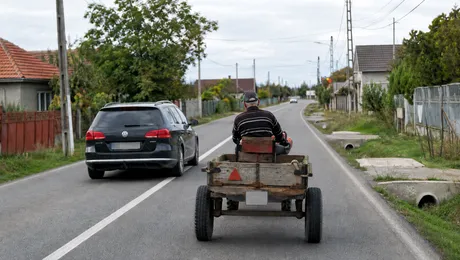 Cod Rutier 2026: Amendă și permis suspendat pentru șoferii care depășesc un motocultor pe linia continuă