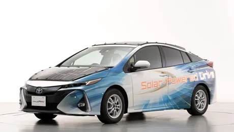 Toyota testează un Prius cu panouri solare. Cât de departe este mitul unei maşini electrice fără încărcare?