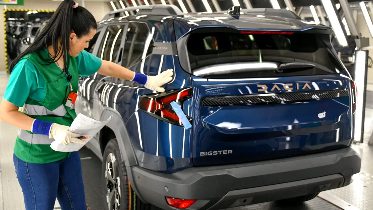 Înmatriculările de mașini noi cresc în Europa, dar România merge în direcția opusă. Dacia pierde aproape 10% din vânzări