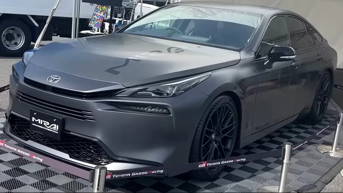 Toyota Mirai Sport Concept: viitorul mașinilor electrice, acum în varianta sport - VIDEO