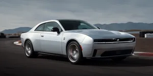 Dodge Charger aniversează 60 de ani cu revenirea în Europa! Muscle car-ul va fi disponibil și cu motorizări electrice 