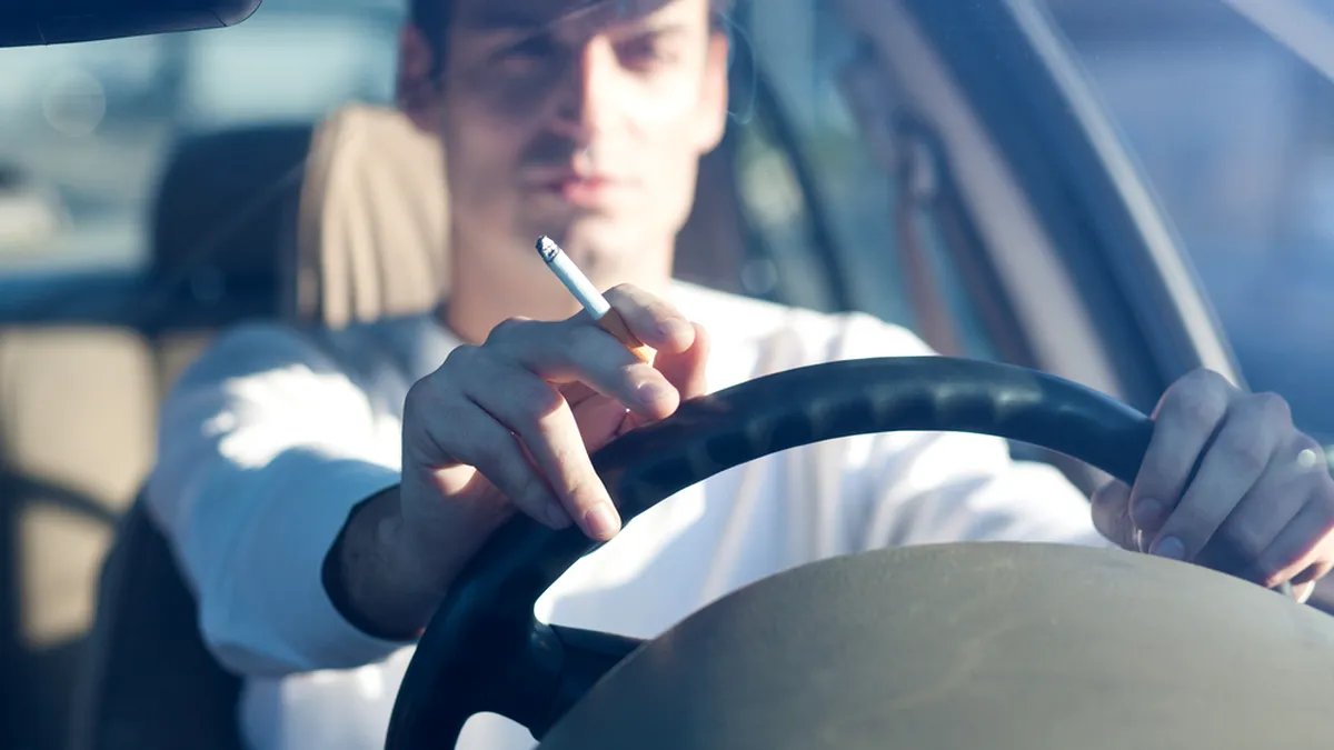 Ce amendă a primit un șofer după ce a aruncat un chiștoc de țigară pe geam?