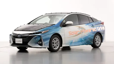 Toyota testează un Prius cu panouri solare. Cât de departe este mitul unei maşini electrice fără încărcare?