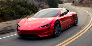Apar noi informații despre Tesla Roadster. Va fi lansat „foarte curând”, susține designerul-șef al Tesla