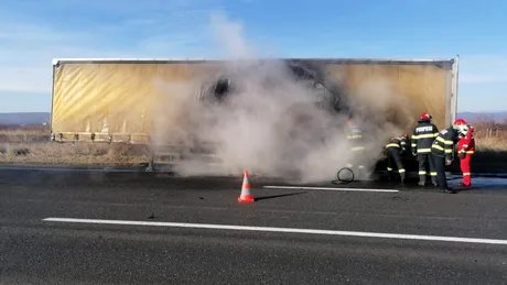 VIDEO-GALERIE FOTO - Autocamion în flăcări pe E85