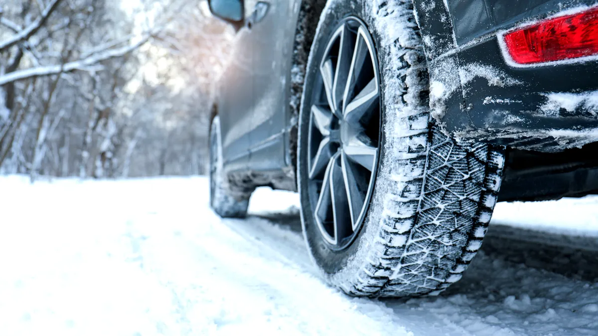 Când se montează anvelopele de iarnă? Registrul Auto Român combate miturile privind folosirea de anvelope M+S