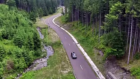 VIDEO: Cum arată din aer drumul montan Transrarău din Bucovina