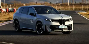 SUV-ul BMW iX3 primește modificări înainte de debutul oficial pe piața din China