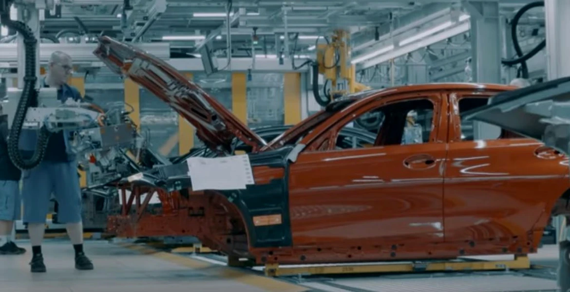 BMW Seria 3 se lansează pe 2 octombrie. Imagini de pe linia de asamblare – VIDEO