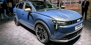Dacia Striker a fost prezentată oficial la Salonul Auto de la Paris 2026. Cum arată, ce dotări are și cât va costa