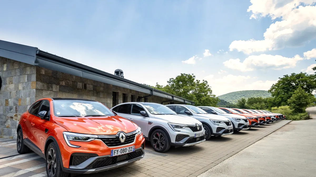 Renault face un recall pentru 556 de SUV-uri Arkana în România