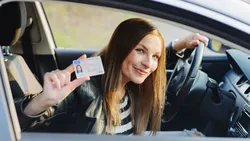 Curtea de Apel București: Nu se mai suspendă permisul șoferilor care au amenzi rutiere neachitate. Decizia nu e definitivă