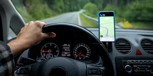 Care aplicație de navigație e mai bună în 2026: Comparație Google Maps și Waze: funcții, avantaje și diferențe