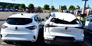 <span class='prepend'>Foto |</span> Renault celebrează un deceniu de parteneriat cu ISU. În ultimii 10 ani, francezii au furnizat peste 500 de caroserii pentru exerciții de descarcerare 