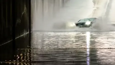 Quattro nu funcționează sub apă! Șoferul unui Audi a testat asta într-un pasaj inundat - VIDEO