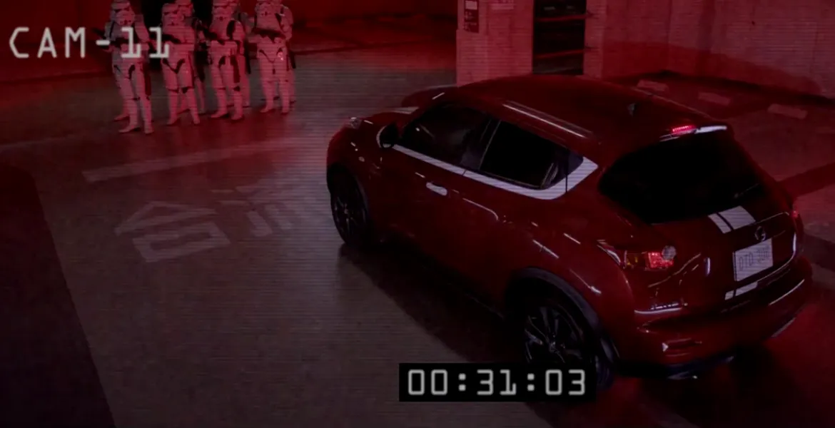 Nissan Juke se luptă cu Stormtrooperi şi Darth Vader. 3 X VIDEO