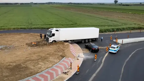 Giratoriul abia inaugurat, care produce numai probleme. Două accidente în 24 de ore