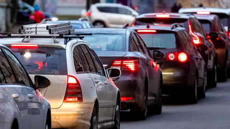 Cum schimbi o singură plăcuță de înmatriculare deteriorată în 2025 și cine plătește costurile