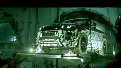 VIDEO: Range Rover Evoque cabrio se pregăteşte de lansare în tunelurile de sub Londra