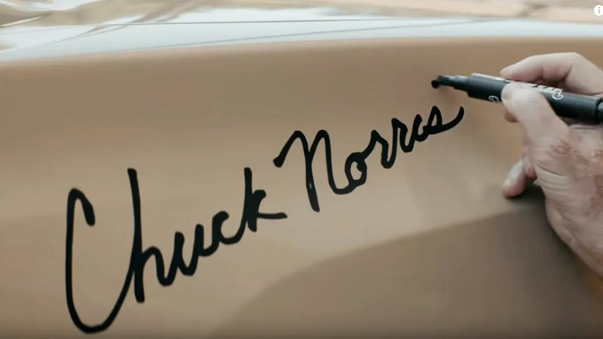 Chuck Norris apare într-o reclamă la Toyota şi salvează tot ce prinde - VIDEO