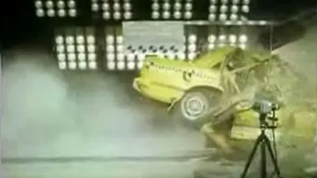 Crash test automobile vechi în Australia