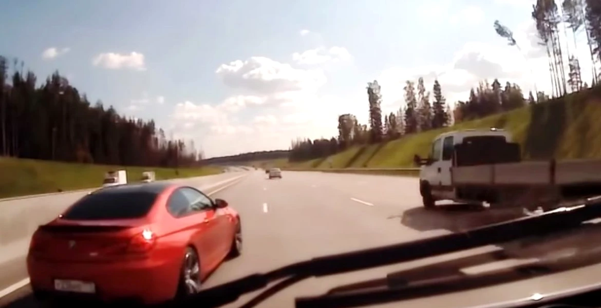 Ambulanţă oprită pe autostradă de un justiţiar ratat [VIDEO]