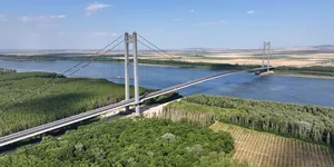 Restricții de circulație pe Podul Suspendat peste Dunăre. Traficul este deviat până la finalul lunii iunie