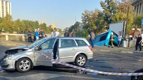Un autobuz STB a căzut în Dâmboviţa. Firea: în Bucureşti se circulă aşa cum se circulă. Nu pot să dau vina pe nimeni - FOTO