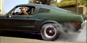 Recomandări de filme clasice, în care automobilele joacă un rol central, pe care să le vezi în weekend