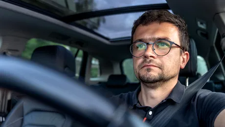 Toate autoturismele vândute în UE trebuie să fie echipate acum cu o cameră îndreptată spre fața șoferului. Încă nu este clar unde ajung aceste date