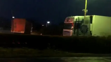 Şoferul unui camion, filmat când conducea pe contrasens pe DN 39 - VIDEO 