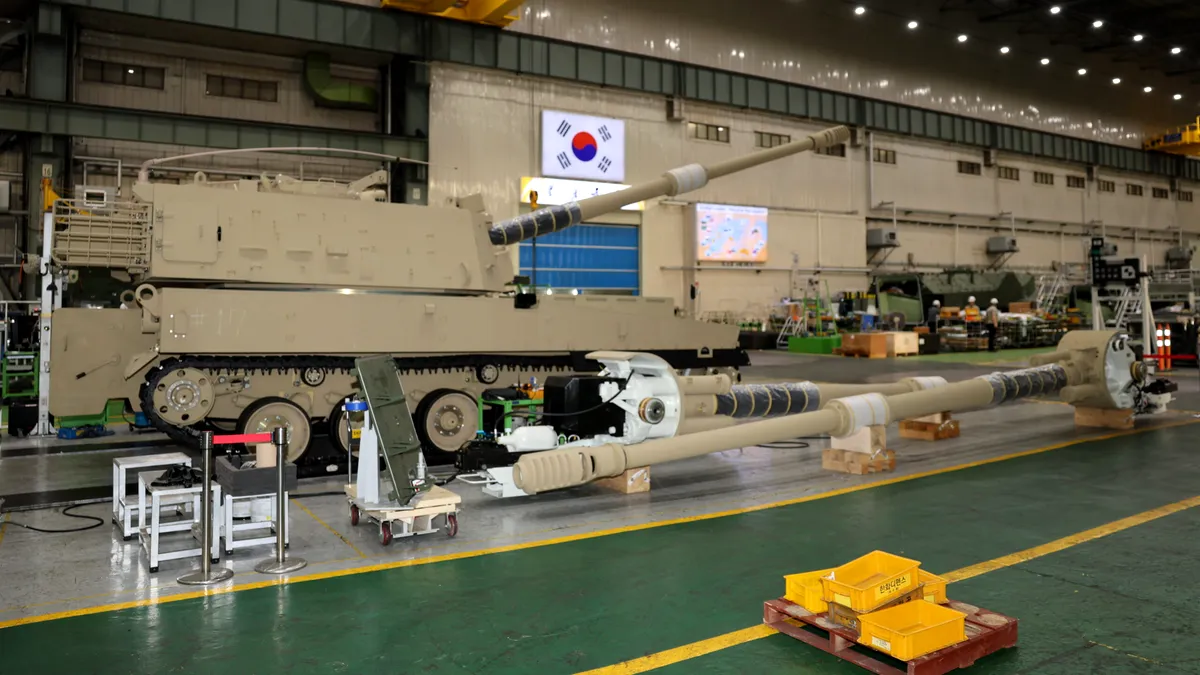 Primul obuzier autopropulsat K9 pentru Armata României, finalizat în Coreea de Sud