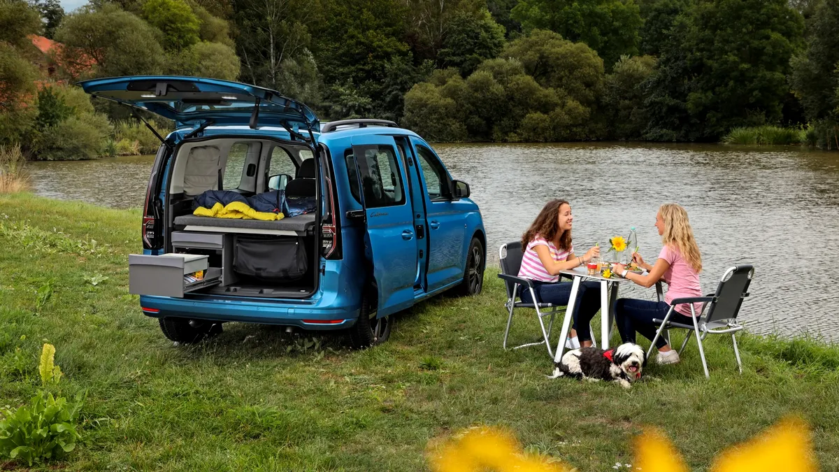 Volkswagen Caddy California aduce confortul hotelului la un preț mai accesibil