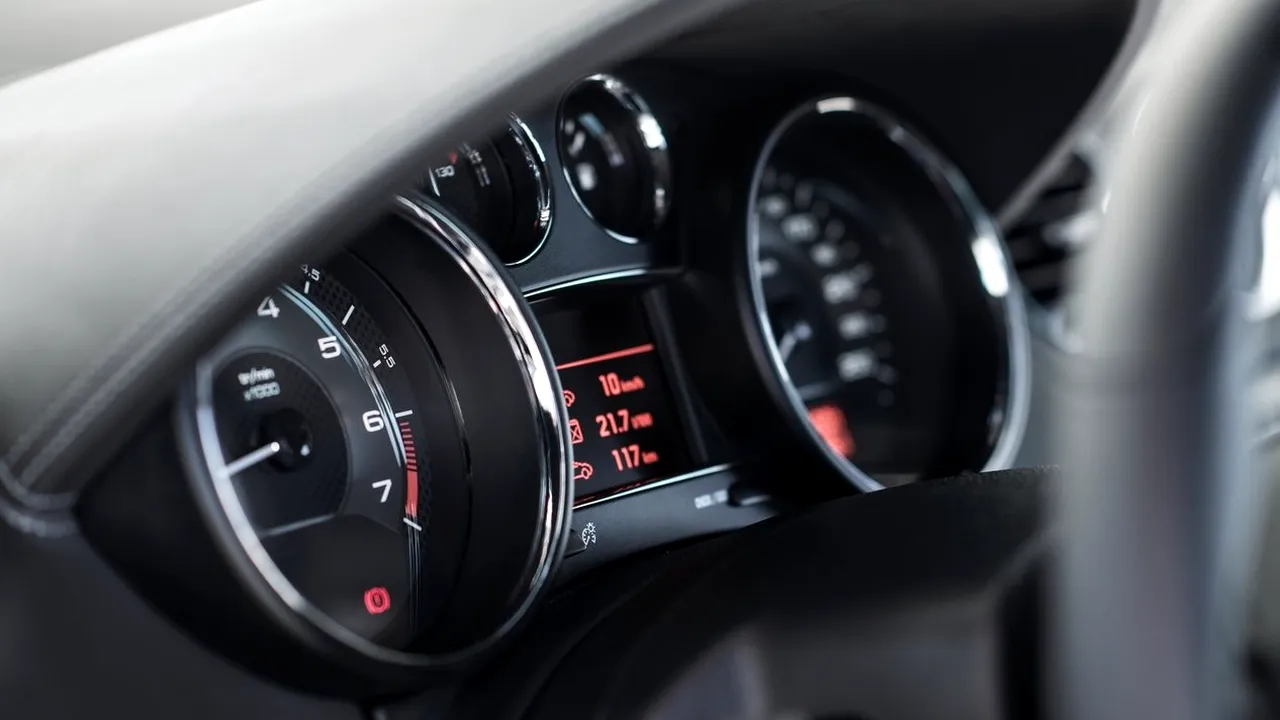 top-15-mașini-păguboase-cele-mai-puțin-fiabile-modele-conform-britanicilor-de-la-carwow-Peugeot-RCZ_Coupe-2013-1280-14 