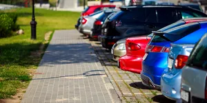 Cazuri rare în piața auto second-hand din România: un Mercedes cu 22 de proprietari și un Jaguar înmatriculat în 7 state