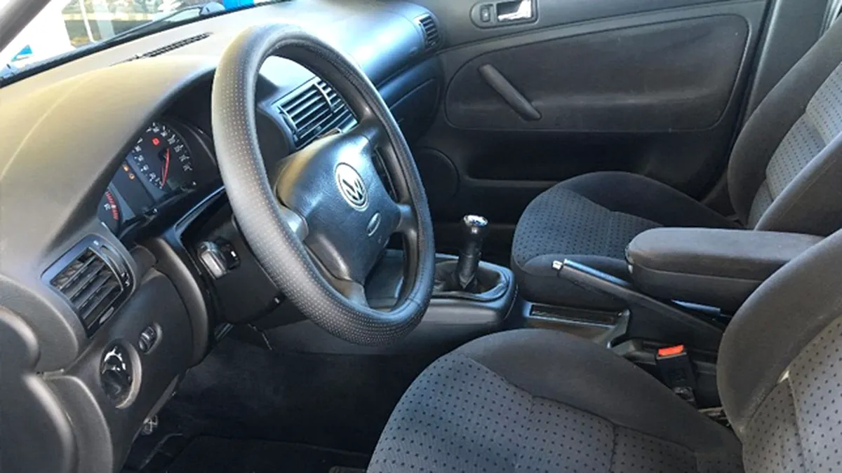 Cu cât se vinde un Passat cu 2 mil de km la bord. „Se află într-o stare ireproşabilă” - FOTO
