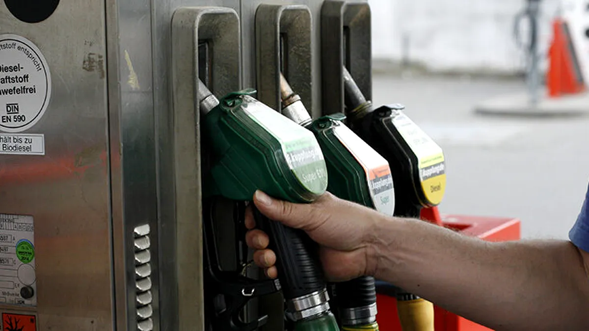 Introducerea accizei la carburant a fost amânată cu trei luni