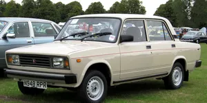 <span class='prepend'>Foto |</span> Cum arată o Lada 2105 pregătită pentru raliuri? Un astfel de model este scos la vânzare în Germania