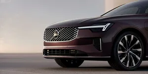 Volvo prezintă noul S90 Facelift – Ce schimbări introduce actualizarea sedanului suedez?