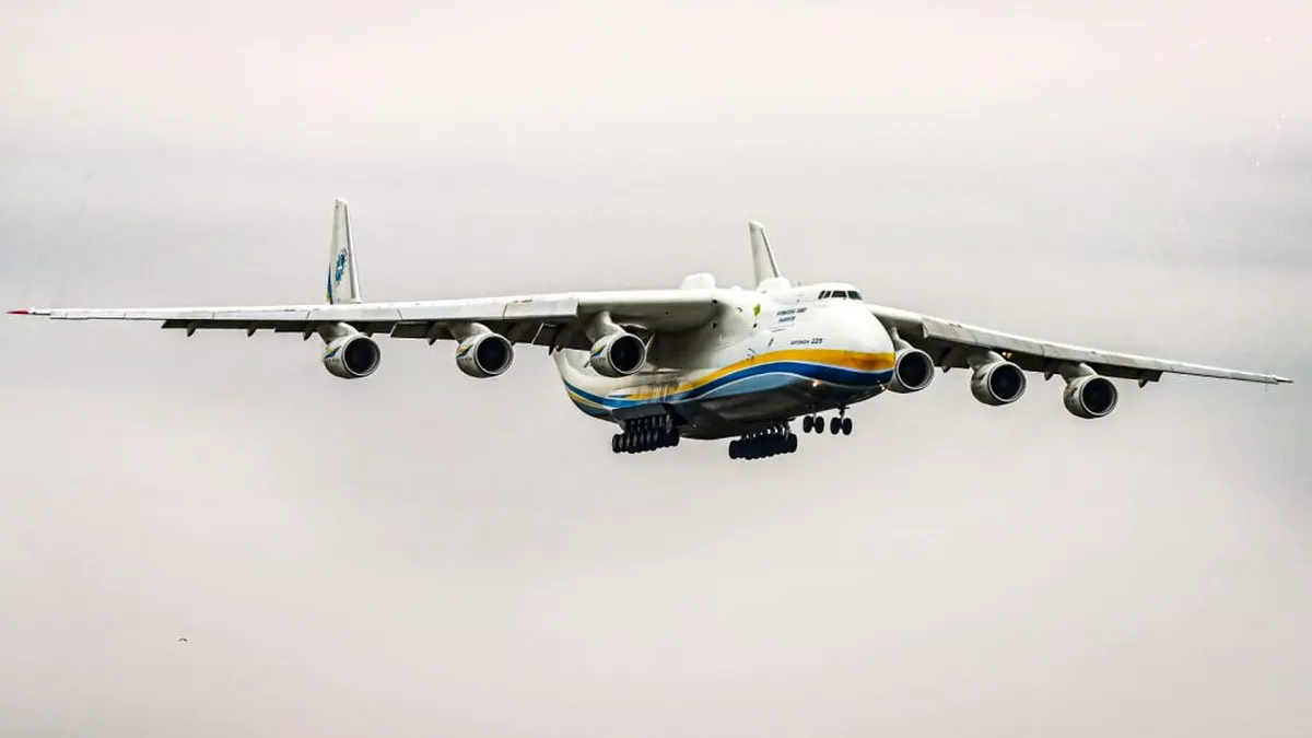Cel mai mare avion din lume a aterizat pe Henri Coandă. GALERIE FOTO cu Antonov-225