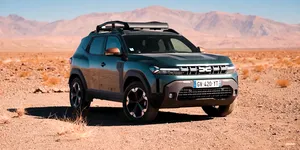 Dacia Duster, testată de TopGear. SUV-ul din Mioveni străbate dunele din Maroc – VIDEO