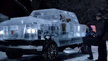 VIDEO: Un pick-up din gheaţă pe care îl poţi conduce