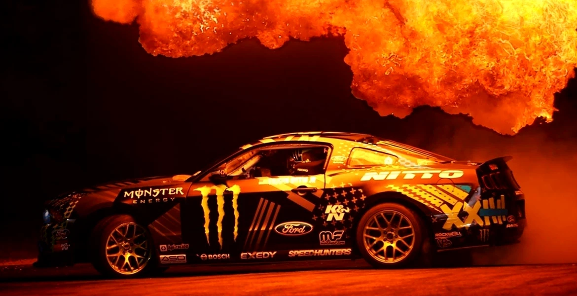 Drift prin foc, cu Ford Mustang RTR. VIDEO