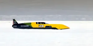 Prima mașină pe hidrogen care depășește 650 km/h. Record pentru singurul om care a spart bariera sunetului într-o mașină