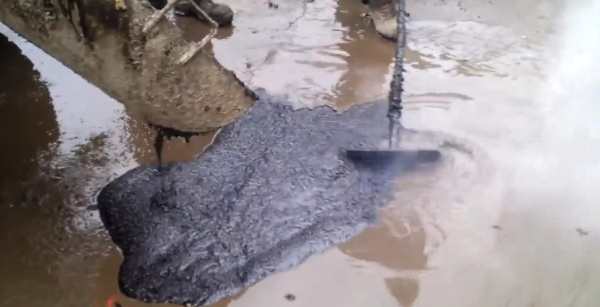 Cum se repară gropile din asfalt în Rusia. VIDEO