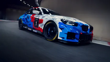 BMW a lansat versiunea dedicată competițiilor a noului M2. Mașina de curse folosește un motor cu patru cilindri