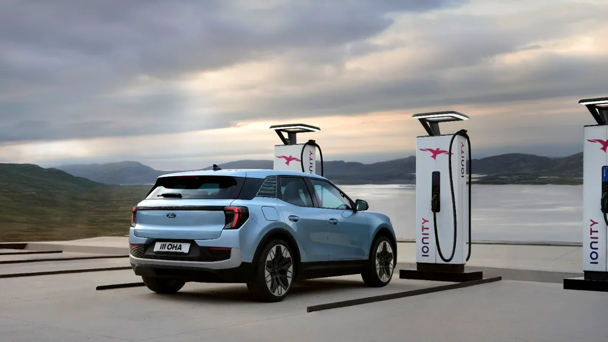 Ford a dezvăluit noul Explorer complet electric. SUV-ul a fost desenat de un român - GALERIE FOTO