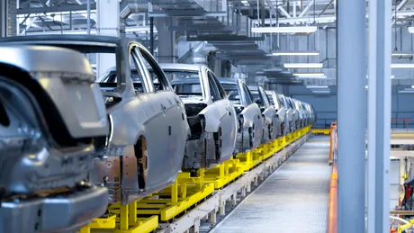 Infografic | Schimbare majoră în industria auto globală: Producătorii chinezi amenință supremația Toyota și Volkswagen. Cei mai mari producători auto ai lumii în perioada 2000 - 2025