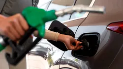Prețul benzinei în SUA a crescut cu 50% de la declanșarea războiului cu Iranul